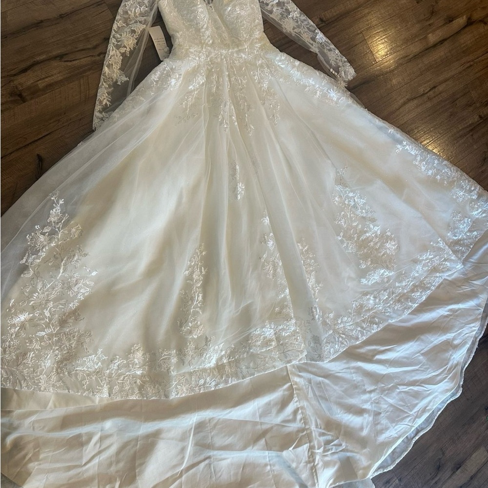 Elegant White Lace Wedding Dress